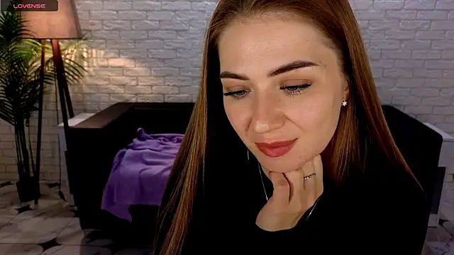 Snapshot of Adelyna_Bird chatting on 27, 2, 2025 Adelyna Bird online show from 27, 2, 2025