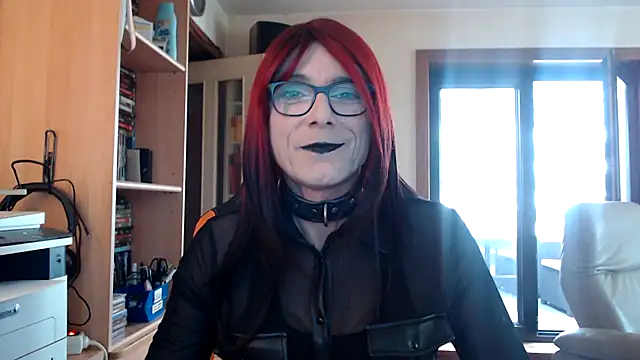 Snapshot of _Davine_ chatting on 5, 10, 2025 Davine online show from 5, 10, 2025