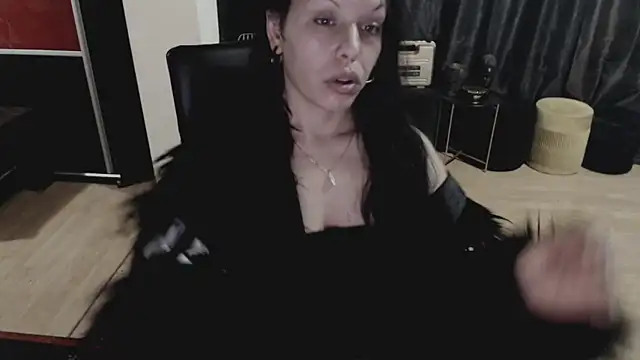 Snapshot of GoldenSasha chatting on 5, 10, 2025 GoldenSasha online show from 5, 10, 2025