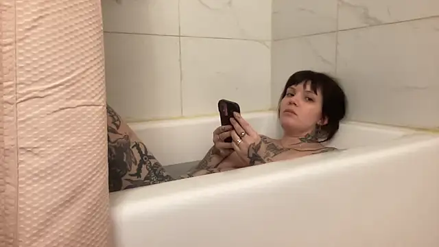 Snapshot of SweetMaisie chatting on 1, 3, 2026 SweetMaisie online show from 1, 3, 2026