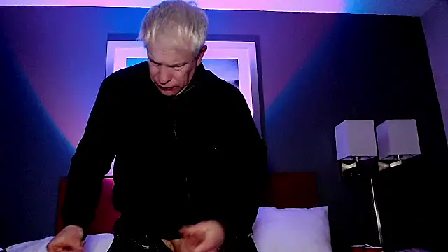 Snarfle82 online show from 18, 12, 2025