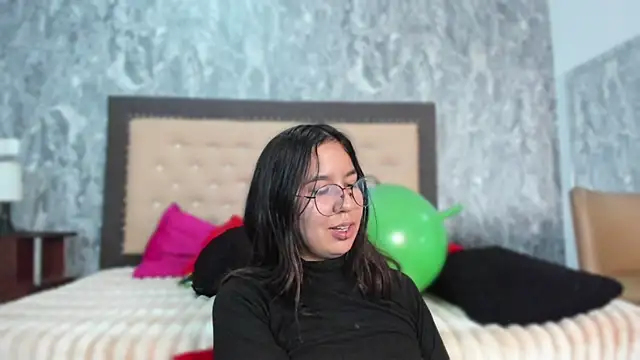 Lia sarahi online show from 6, 3, 2025