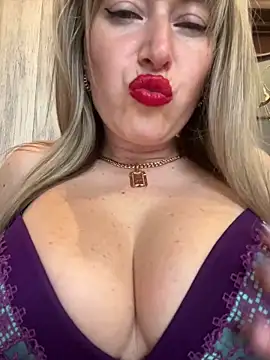 Snapshot of Kittenforyou chatting on 6, 4, 2026 Kittenforyou online show from 6, 4, 2026