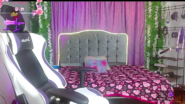 Snapshot of ariana-lopez chatting on 4, 6, 2026 ariana-lopez online show from 4, 6, 2026