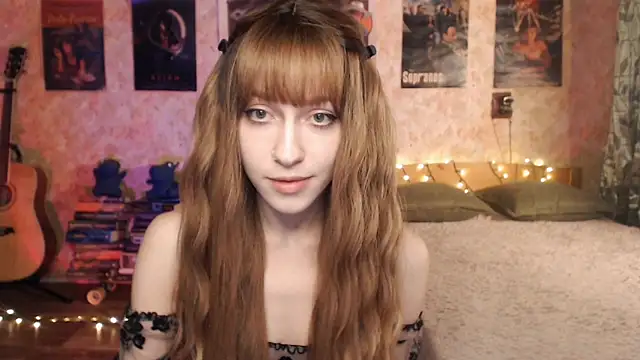 Snapshot of Friendly_Ellie chatting on 12, 12, 2024 Friendly Ellie online show from 12, 12, 2024