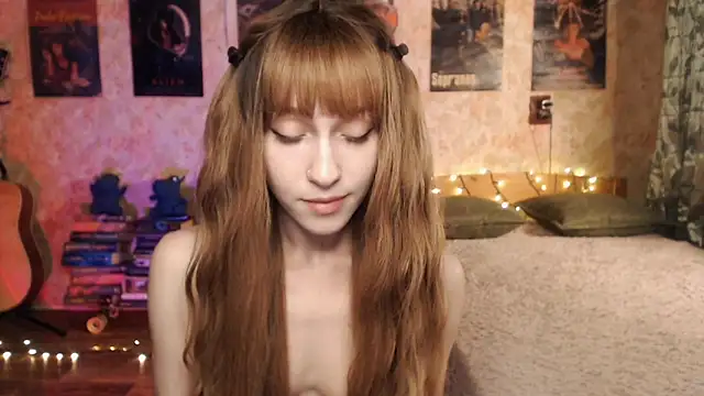 Snapshot of Friendly_Ellie chatting on 19, 12, 2024 Friendly Ellie online show from 19, 12, 2024