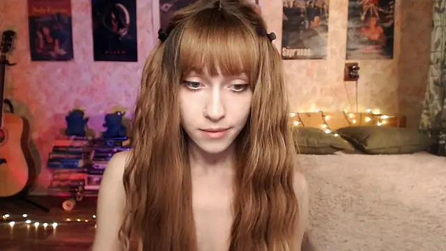 Snapshot of Friendly_Ellie chatting on 20, 12, 2024 Friendly Ellie online show from 20, 12, 2024