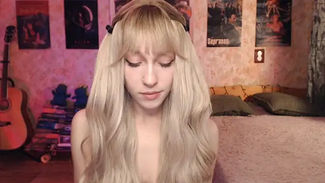 Snapshot of Friendly_Ellie chatting on 2, 2, 2025 Friendly Ellie online show from 2, 2, 2025