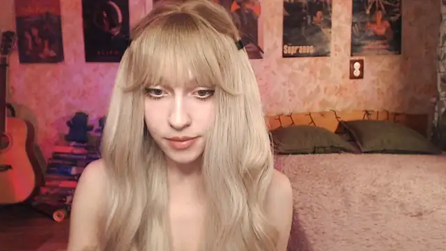 Snapshot of Friendly_Ellie chatting on 13, 3, 2025 Friendly Ellie online show from 13, 3, 2025