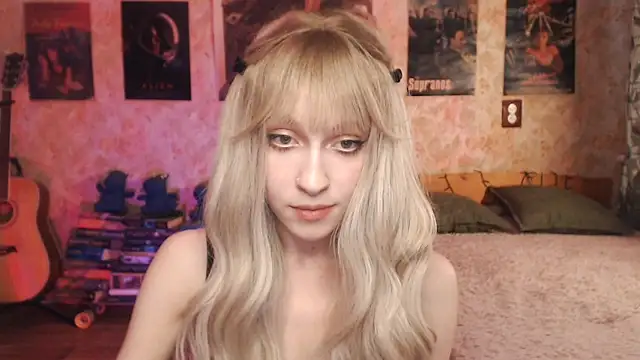 Snapshot of Friendly_Ellie chatting on 13, 3, 2025 Friendly Ellie online show from 13, 3, 2025