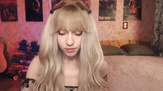 Snapshot of Friendly_Ellie chatting on 21, 3, 2025 Friendly Ellie online show from 21, 3, 2025