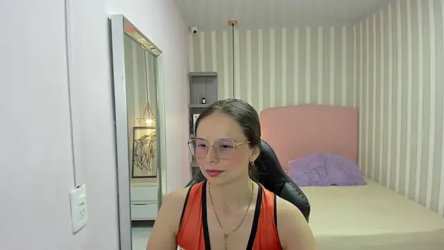 LORELAIGIVEN online show from 12, 3, 2026