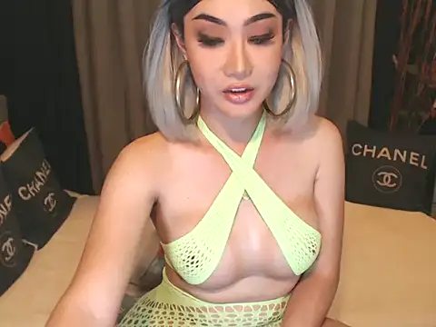 Snapshot of JustForCassie chatting on 12, 10, 2025 JustForCassie online show from 12, 10, 2025