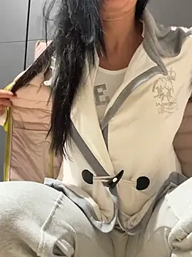 Snapshot of Luna-77 chatting on 5, 4, 2026 Luna-77 online show from 5, 4, 2026