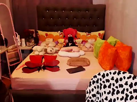 UnMarriedwifeTSX online show from 18, 12, 2025