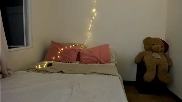 ValienteGirl  online show from 8, 5, 2026