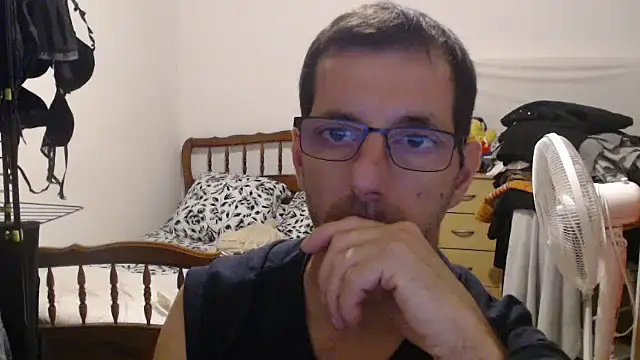 Snapshot of steph19x5 chatting on 4, 10, 2025 steph19x5 online show from 4, 10, 2025