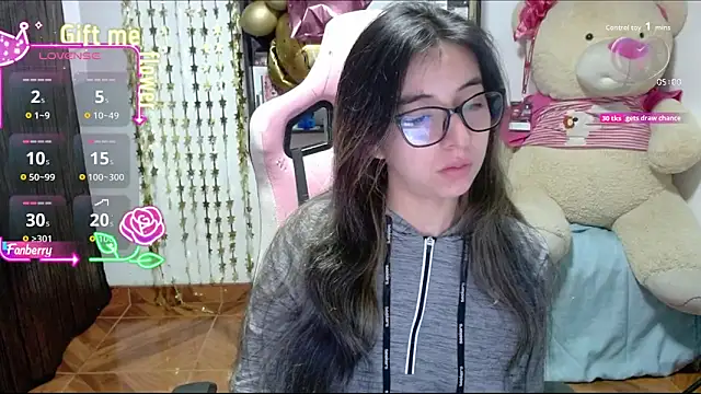 Maggie Fox3 online show from 7, 10, 2025