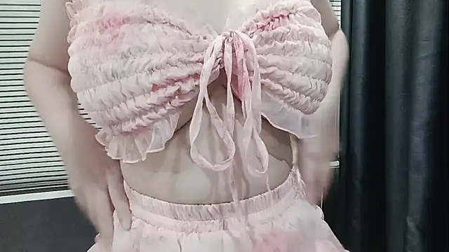 Snapshot of pelue chatting on 13, 10, 2025 pelue online show from 13, 10, 2025