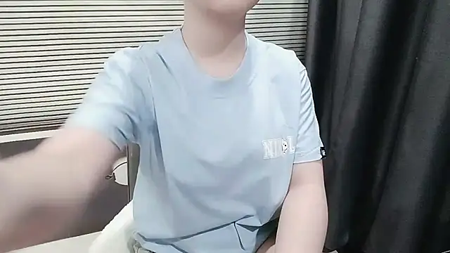 Snapshot of pelue chatting on 28, 10, 2025 pelue online show from 28, 10, 2025