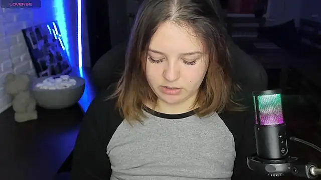 Snapshot of XNirvanaX chatting on 9, 10, 2025 XNirvanaX online show from 9, 10, 2025