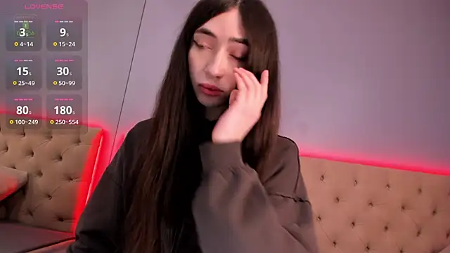 NickieRainer online show from 1, 2, 2025