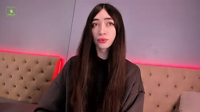 NickieRainer online show from 1, 2, 2025