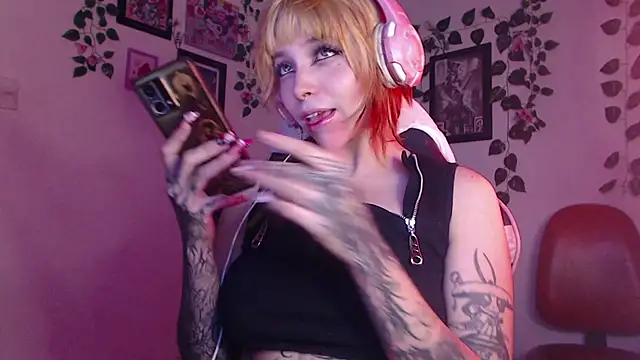 Snapshot of MaryJannes chatting on 18, 12, 2024 MaryJannes online show from 18, 12, 2024