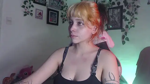 Snapshot of MaryJannes chatting on 23, 12, 2024 MaryJannes online show from 23, 12, 2024