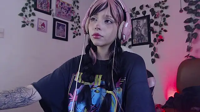 Snapshot of MaryJannes chatting on 2, 1, 2025 MaryJannes online show from 2, 1, 2025