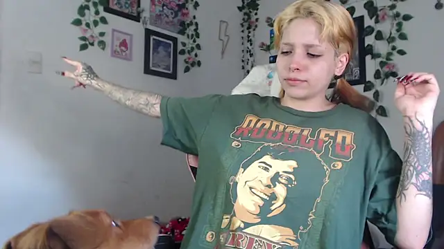 Snapshot of MaryJannes chatting on 8, 1, 2025 MaryJannes online show from 8, 1, 2025