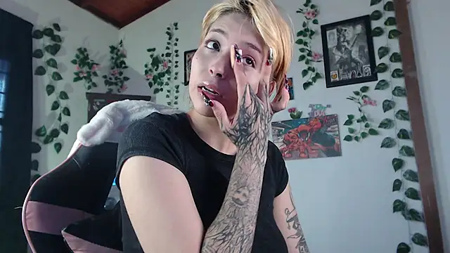 Snapshot of MaryJannes chatting on 8, 2, 2025 MaryJannes online show from 8, 2, 2025