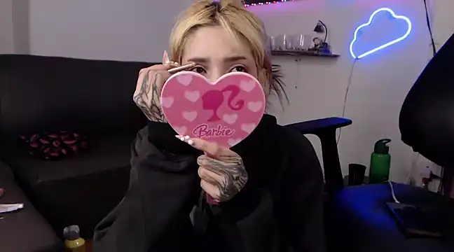 Snapshot of MaryJannes chatting on 6, 3, 2025 MaryJannes online show from 6, 3, 2025