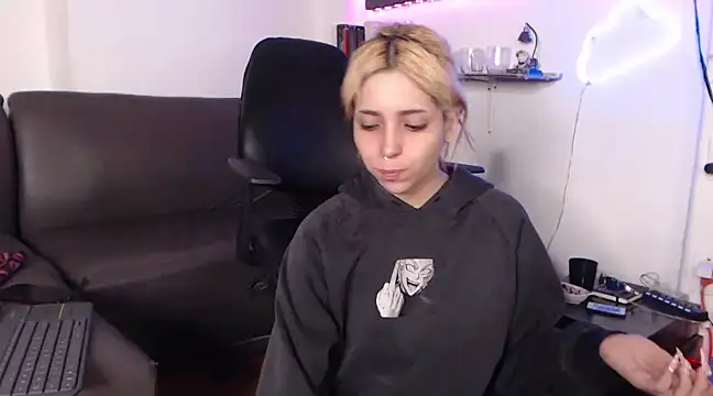 Snapshot of MaryJannes chatting on 7, 3, 2025 MaryJannes online show from 7, 3, 2025