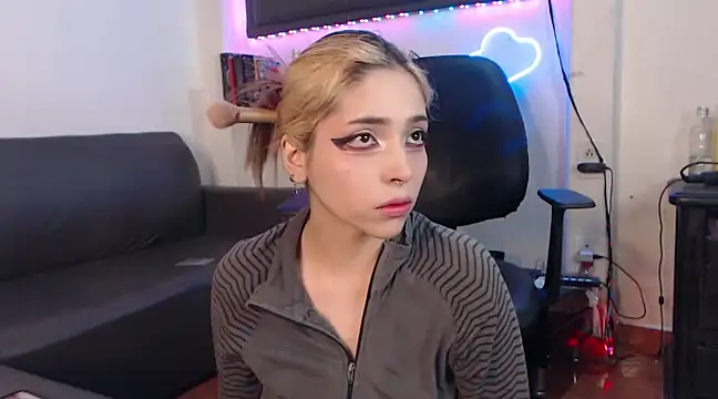 Snapshot of MaryJannes chatting on 14, 3, 2025 MaryJannes online show from 14, 3, 2025