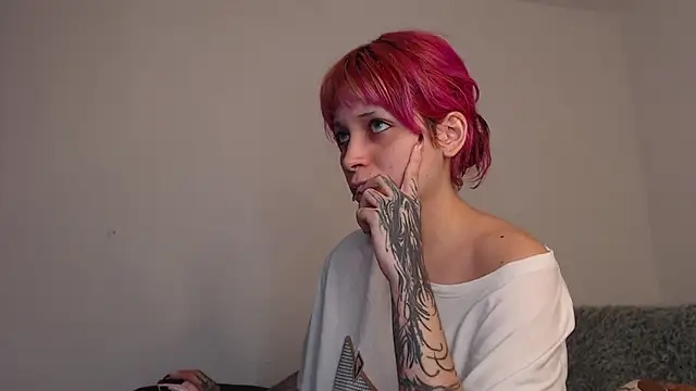 Snapshot of MaryJannes chatting on 9, 10, 2025 MaryJannes online show from 9, 10, 2025