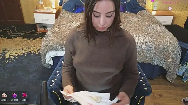 VanessaDoyle online show from 28, 1, 2025