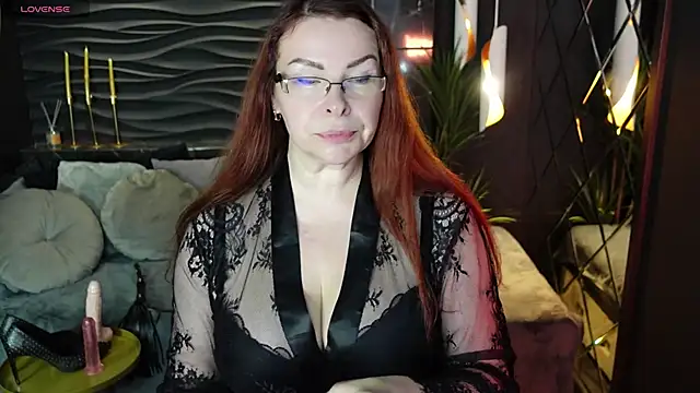 Snapshot of MrsIngrid chatting on 7, 10, 2025 MrsIngrid online show from 7, 10, 2025