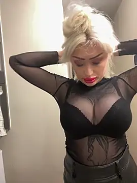 Snapshot of JennaLinn chatting on 7, 10, 2025 JennaLinn online show from 7, 10, 2025