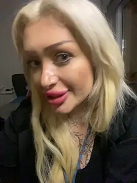 Snapshot of JennaLinn chatting on 9, 10, 2025 JennaLinn online show from 9, 10, 2025