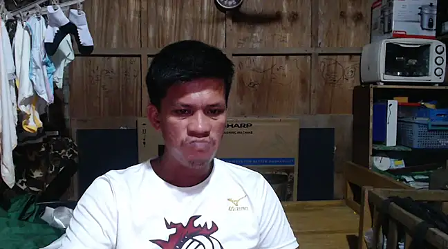 Snapshot of SweetasianHugoxxx chatting on 4, 1, 2025 SweetasianHugoxxx online show from 4, 1, 2025