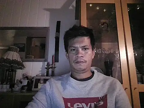 Snapshot of SweetasianHugoxxx chatting on 10, 11, 2025 SweetasianHugoxxx online show from 10, 11, 2025