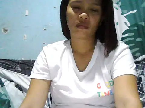 Snapshot of Silly_Girl21 chatting on 6, 4, 2026 Silly Girl21 online show from 6, 4, 2026