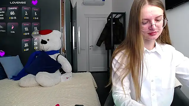 KateJonson online show from 7, 12, 2024