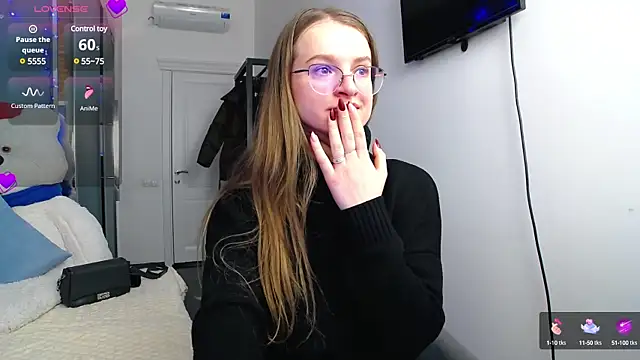 KateJonson online show from 12, 12, 2024