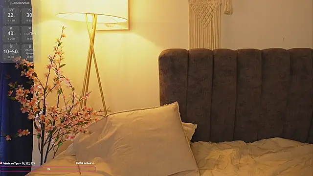 Snapshot of bunnycuteshy chatting on 18, 9, 2025 bunnycuteshy online show from 18, 9, 2025