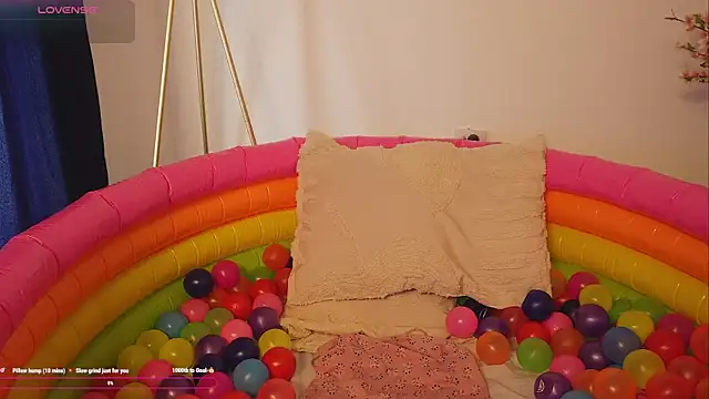 Snapshot of bunnycuteshy chatting on 8, 10, 2025 bunnycuteshy online show from 8, 10, 2025