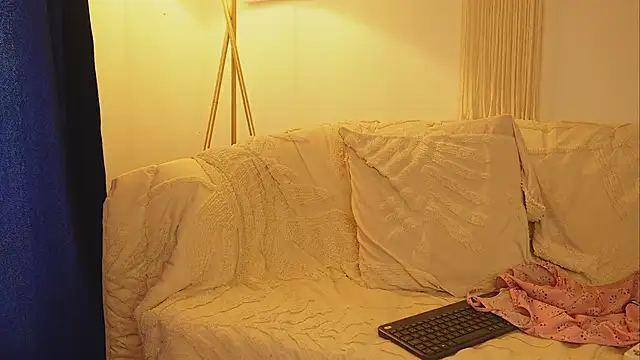 Snapshot of bunnycuteshy chatting on 20, 11, 2025 bunnycuteshy online show from 20, 11, 2025