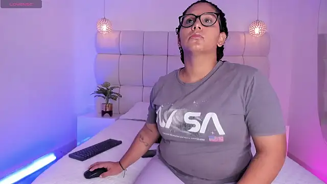 DanielleEvans  online show from 10, 11, 2025