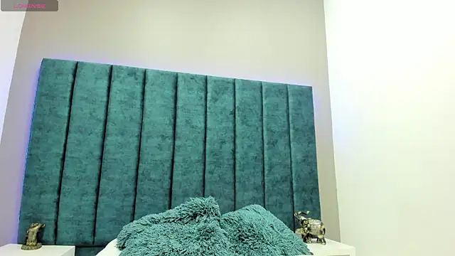 DanielleEvans  online show from 5, 2, 2026